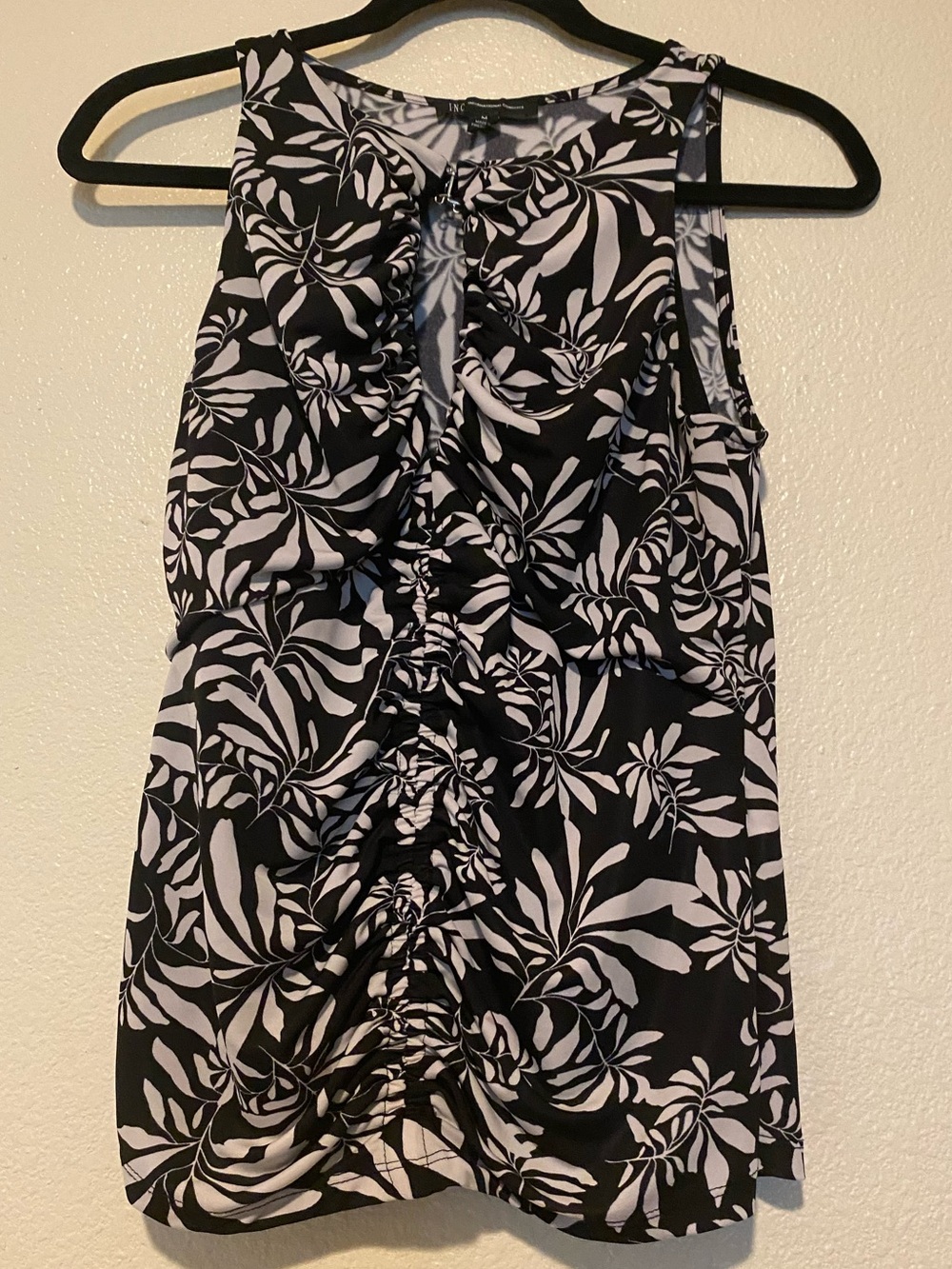 INC International Concepts Black & White Floral Ruched Tank Topy Size M